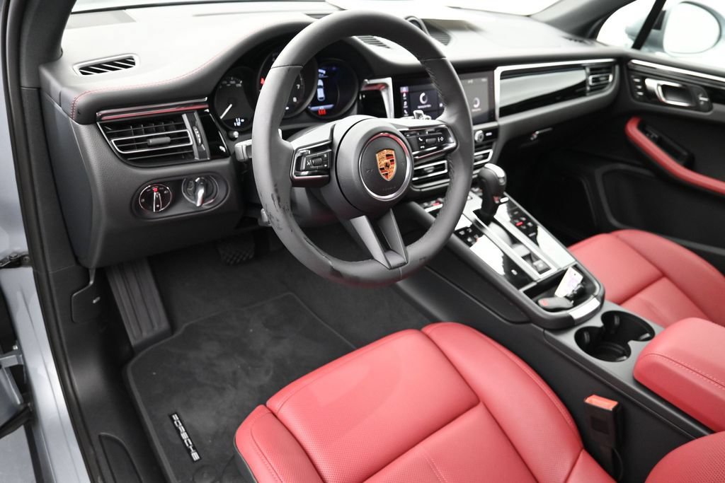 New 2026 Porsche Macan AWD/4WD image 4
