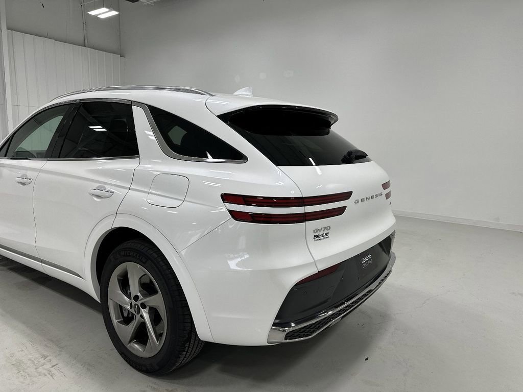 Used 2026 Genesis GV70 2.5T Select image 15