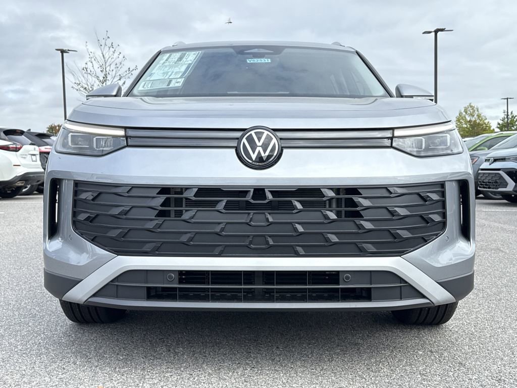 New 2025 Volkswagen Tiguan SE image 8