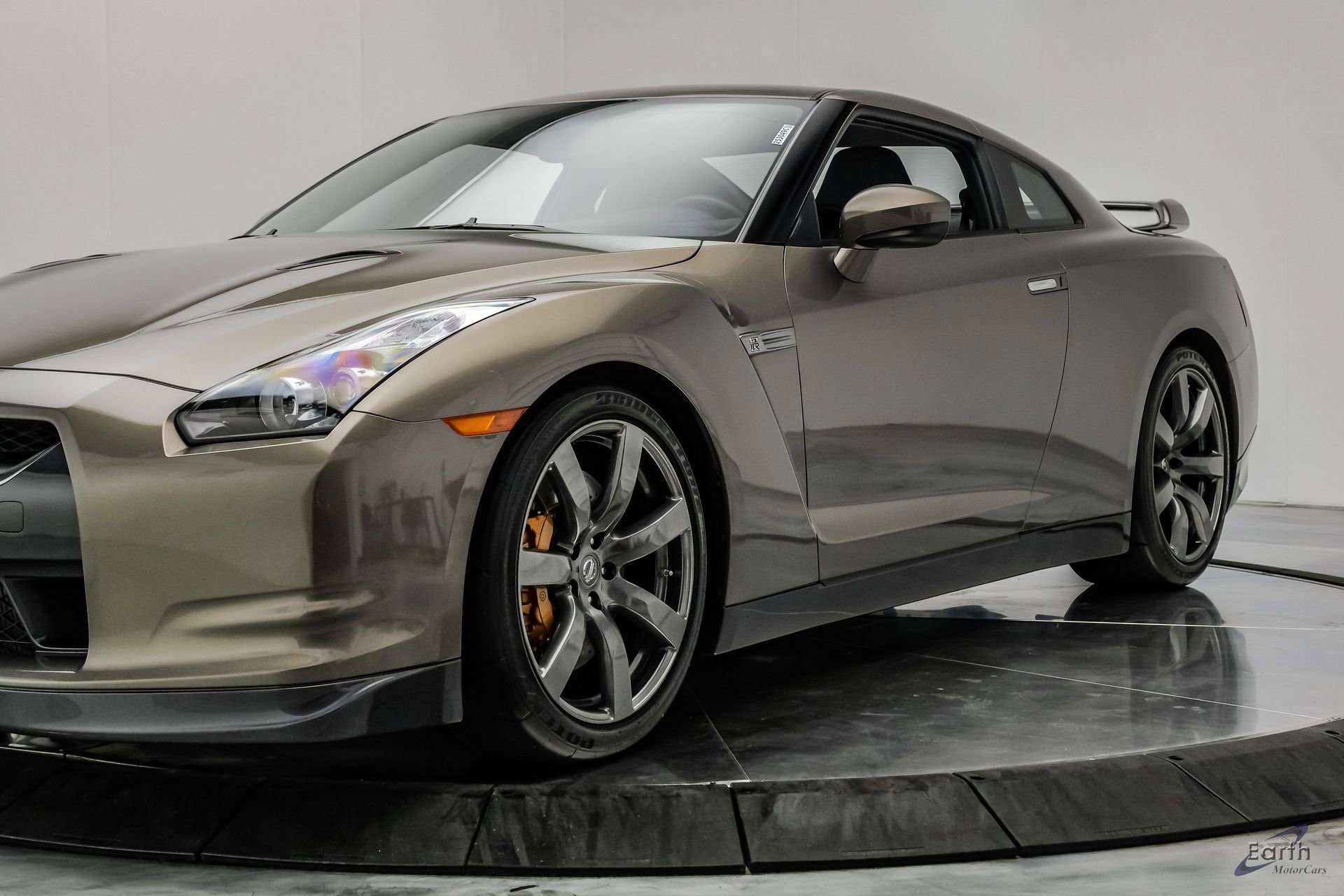 Used 2009 Nissan GT-R Premium AWD/4WD image 9