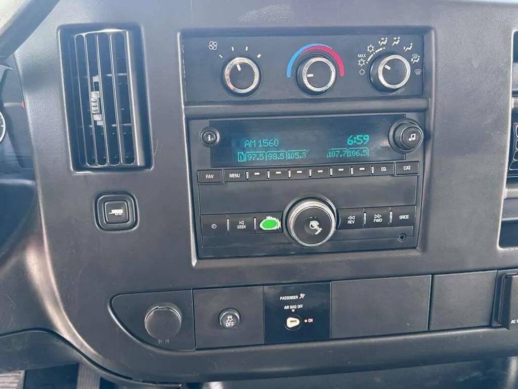 Used 2016 Chevrolet Express 2500 RWD image 20