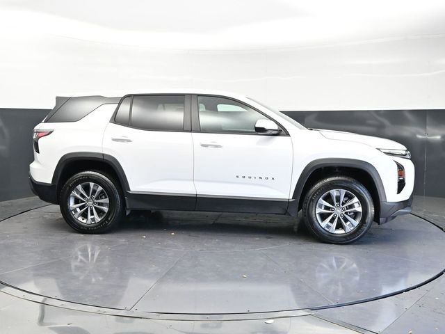 Used 2025 Chevrolet Equinox LT FWD image 4