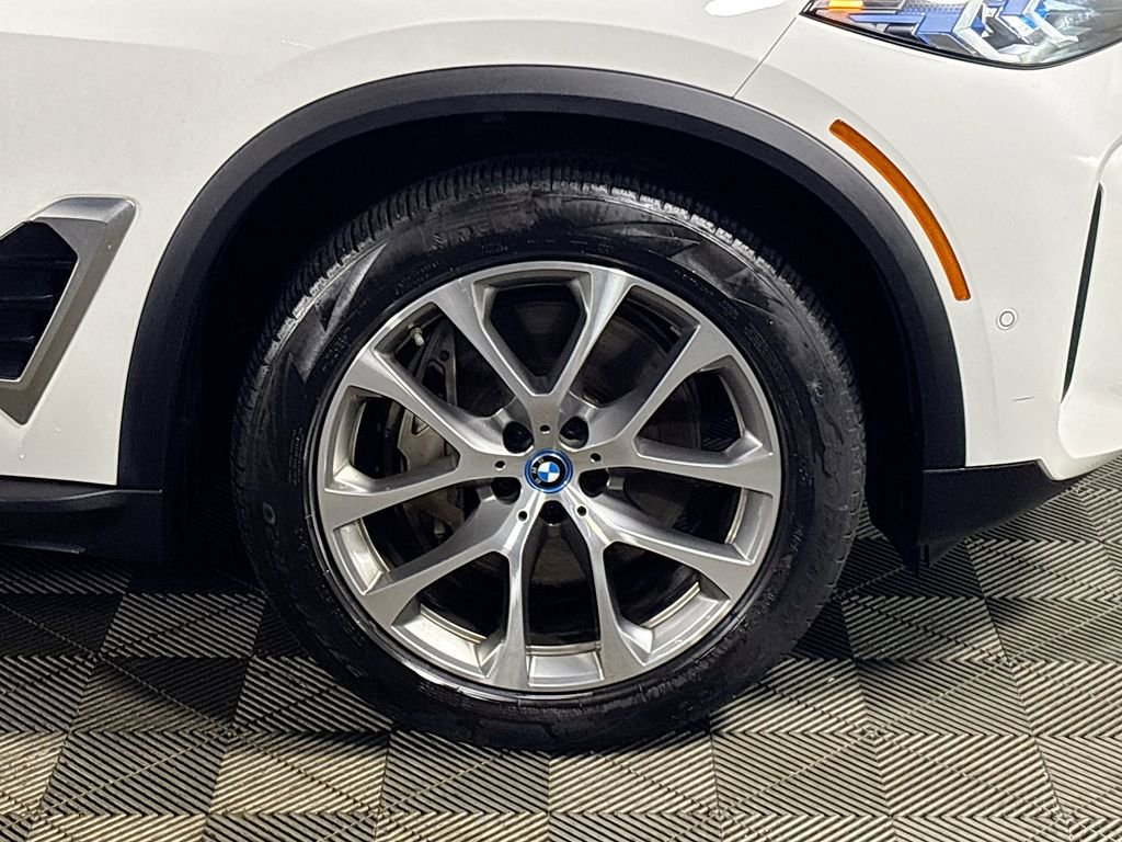 Used 2025 BMW X5 xDrive50e image 24