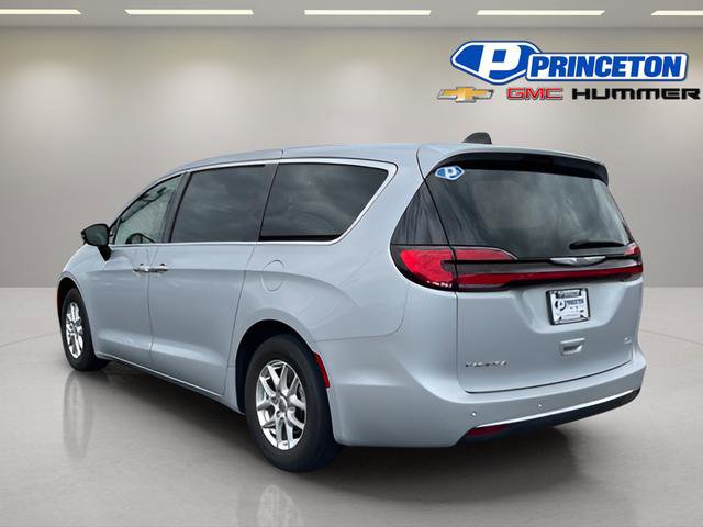 Used 2024 Chrysler Pacifica Touring-L FWD image 6