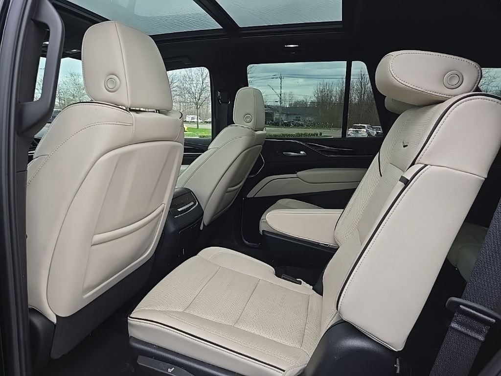 Used 2023 Cadillac Escalade Sport image 16