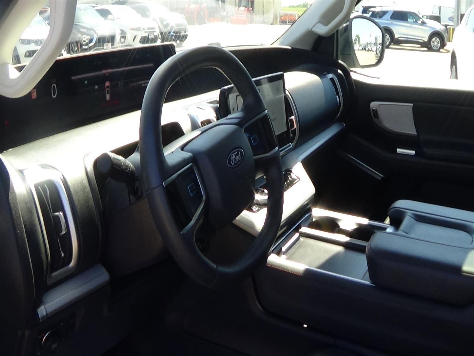 Used 2025 Ford Expedition Active AWD/4WD image 25