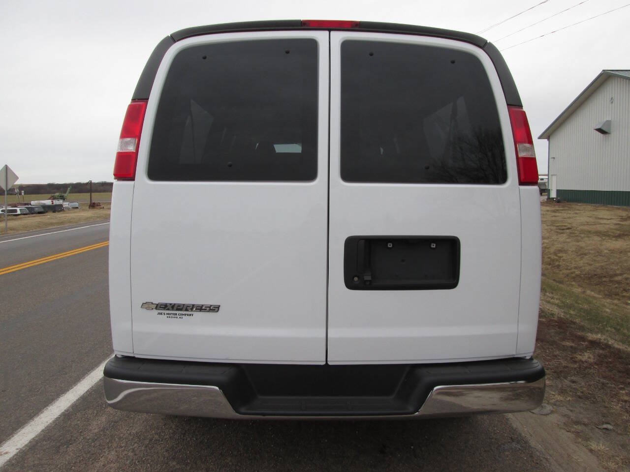 Used 2018 Chevrolet Express 3500 LT w/ LT Preferred Equipment Group RWD image 9