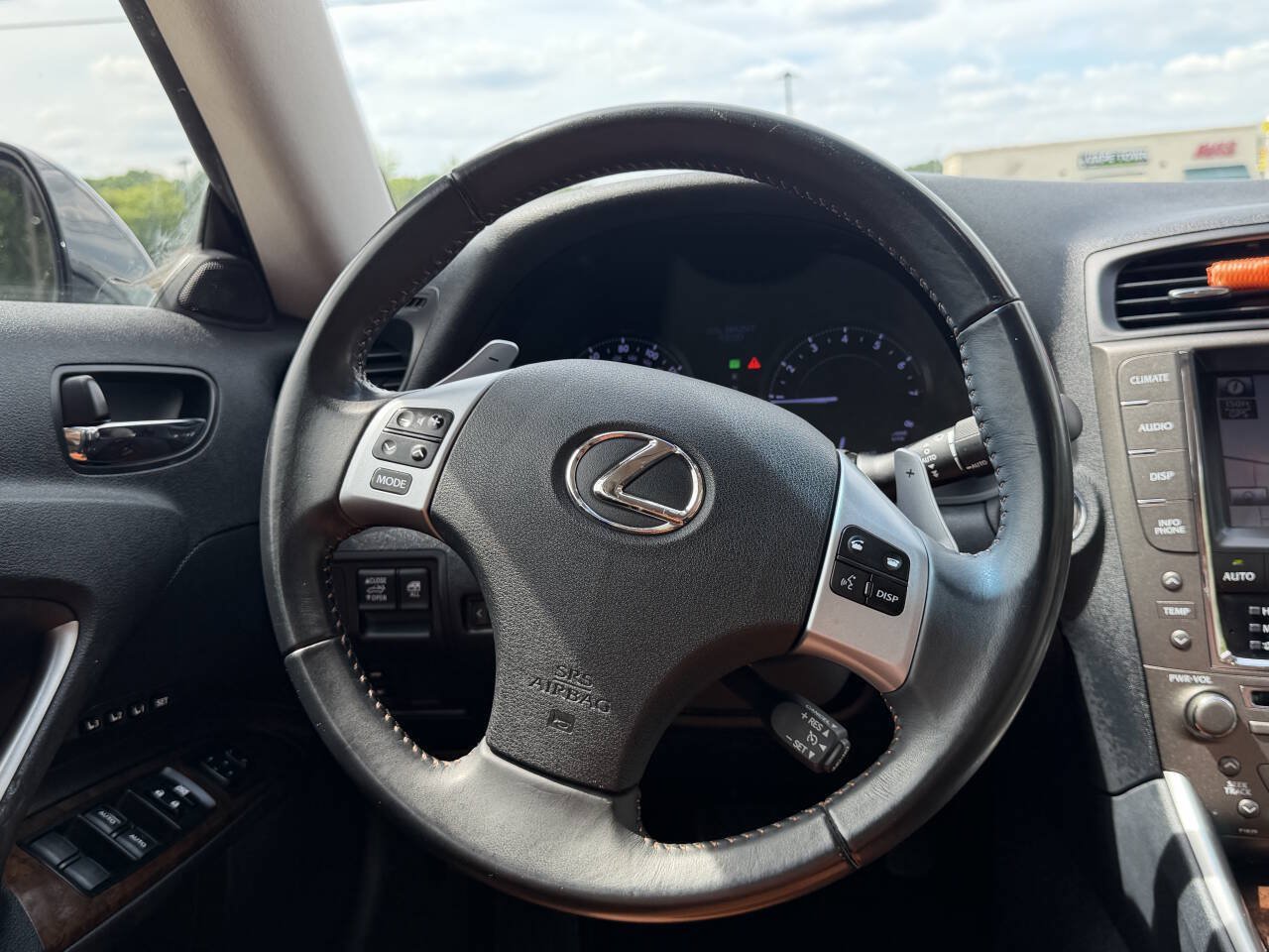 Used 2011 Lexus IS 250C w/ Luxury Pkg RWD image 11