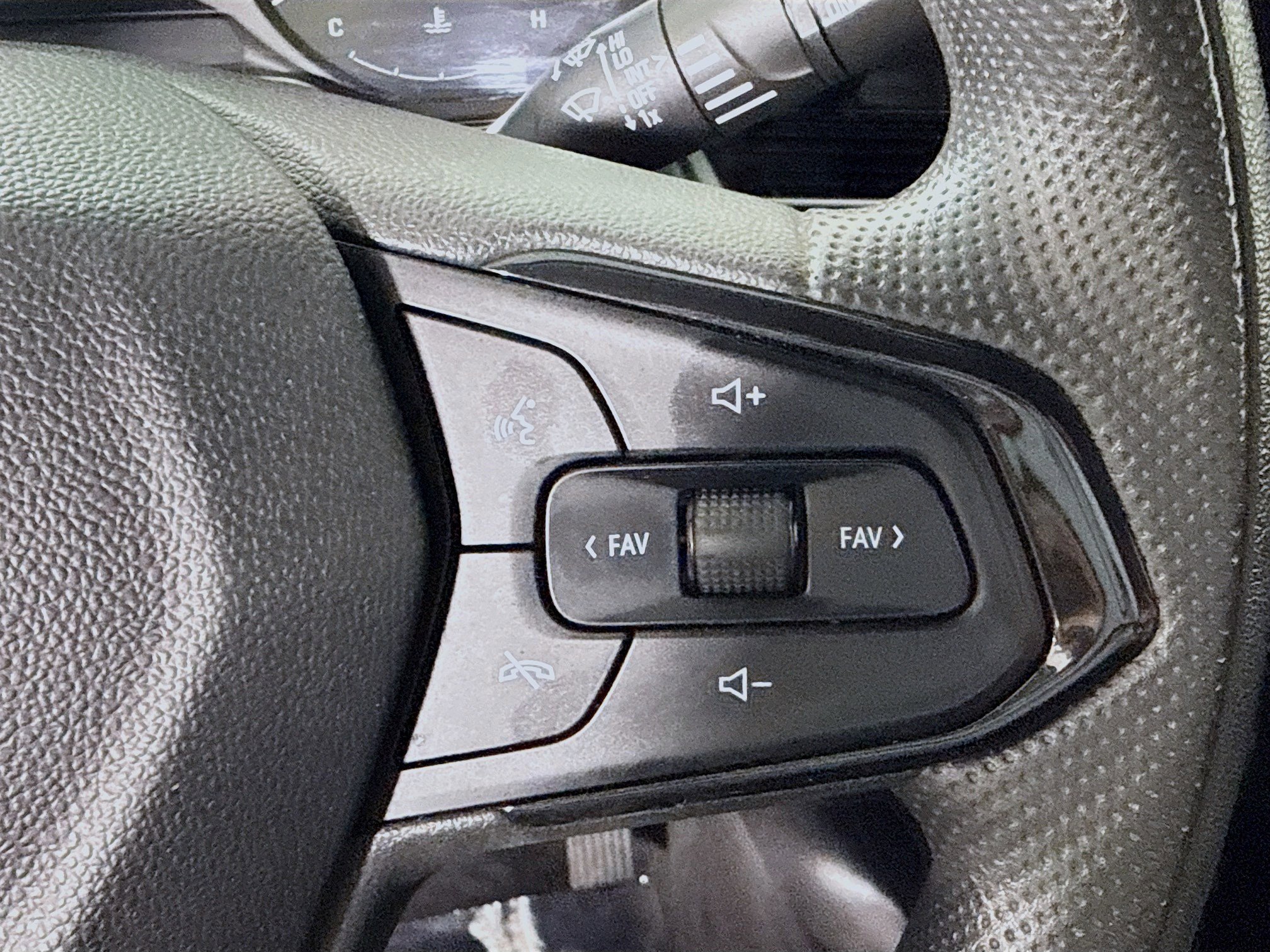 Used 2024 Chevrolet Trax LS image 15