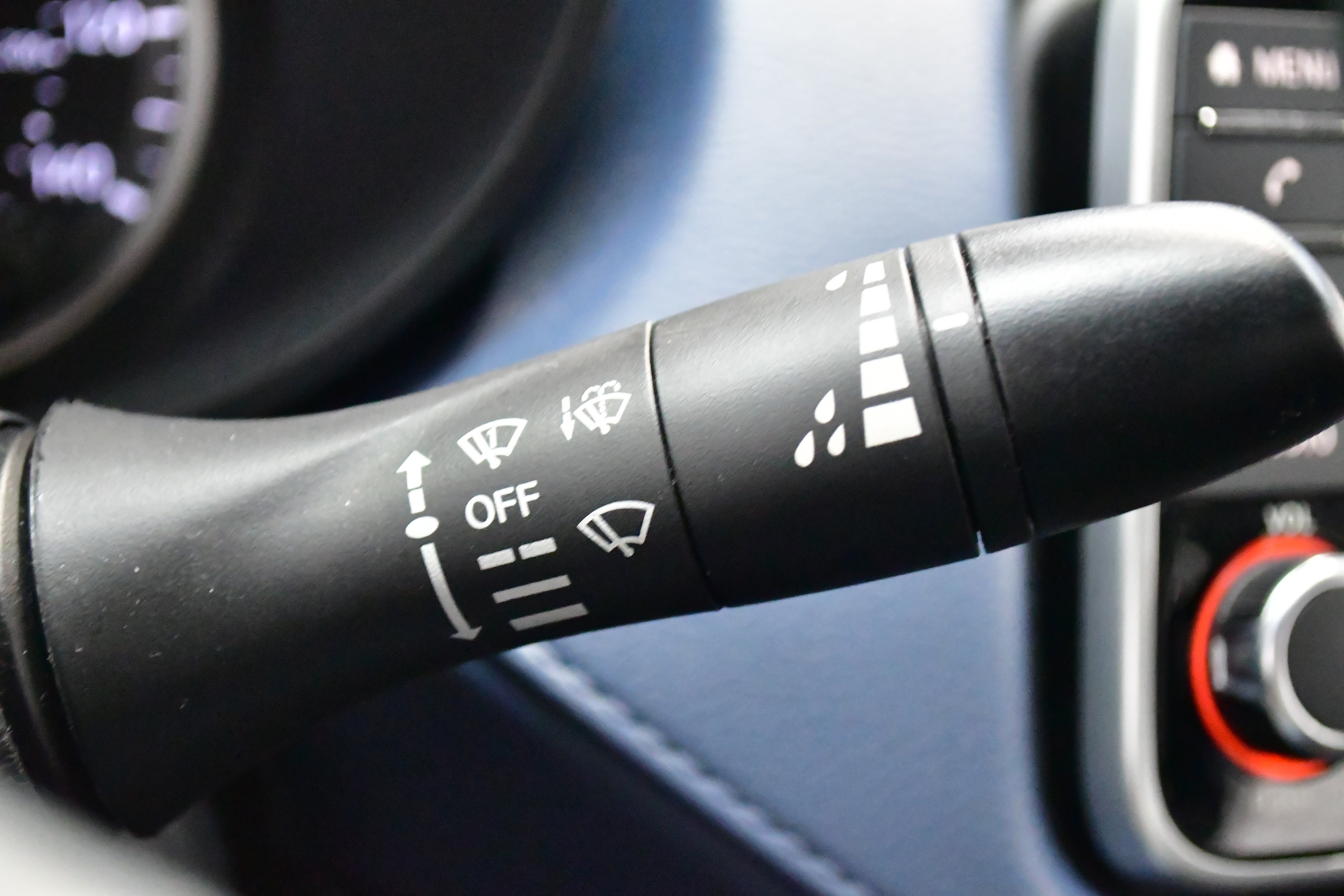 Used 2025 Nissan Versa SV image 36