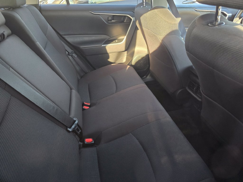 Used 2022 Toyota RAV4 LE AWD/4WD image 14