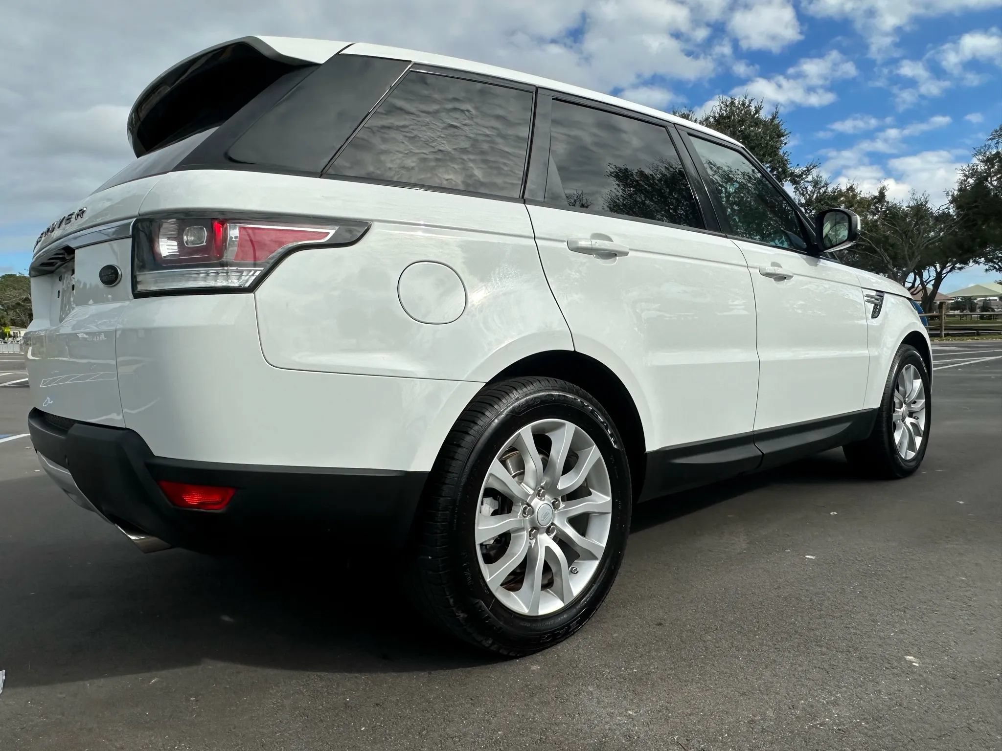 Used 2015 Land Rover Range Rover Sport AWD/4WD image 8