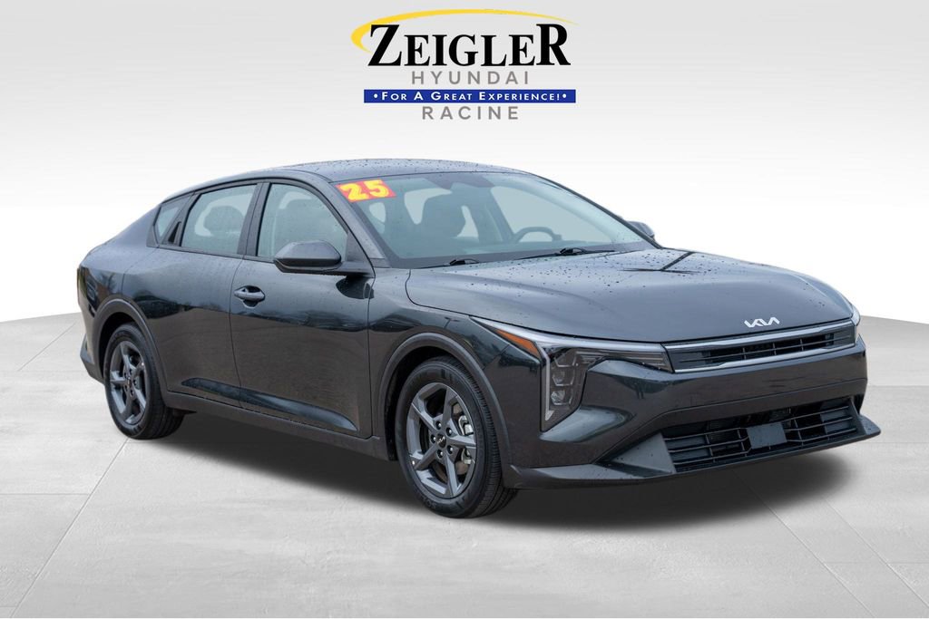 Used 2025 Kia K4 EX image 1