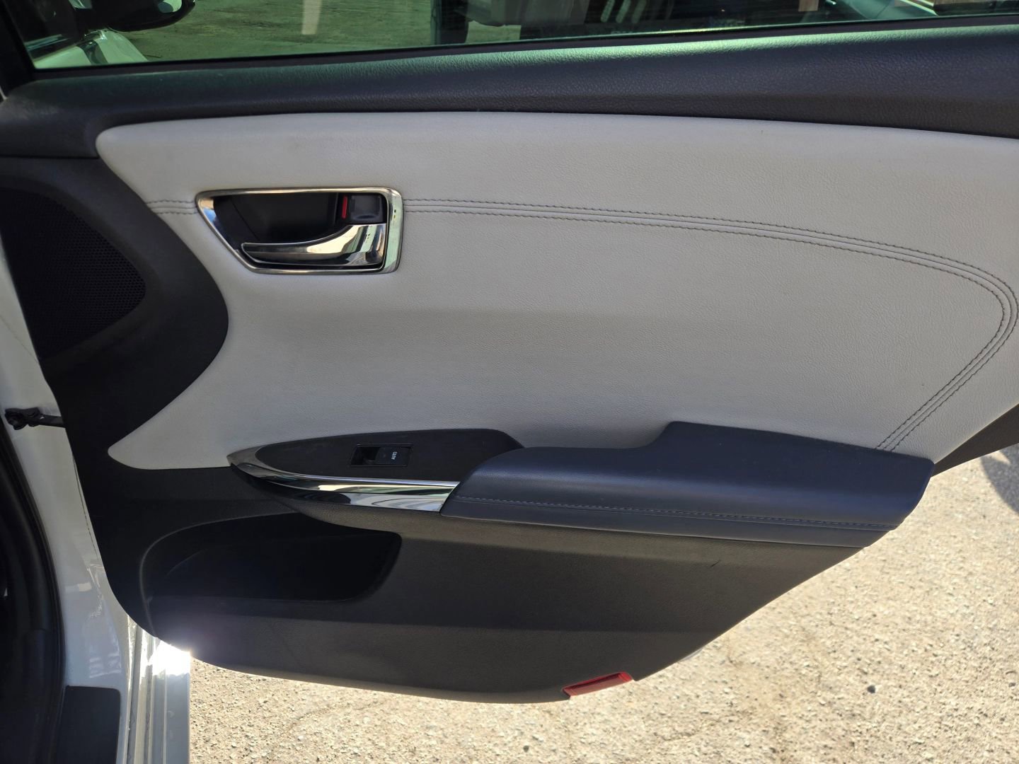 Used 2015 Toyota Avalon XLE Premium w/ Preferred Accessory Package FWD image 16