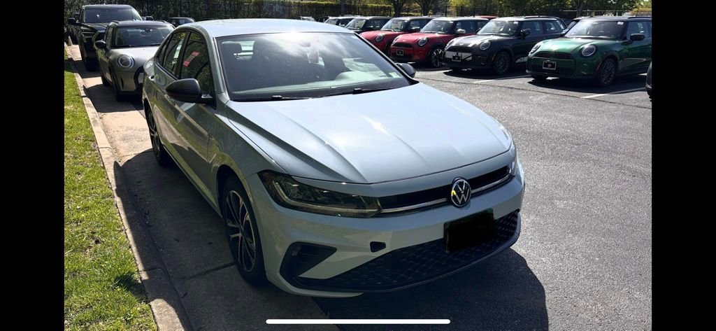 Used 2025 Volkswagen Jetta Sport image 1