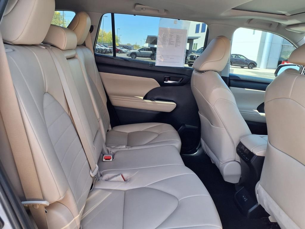 Used 2023 Toyota Highlander XLE image 23