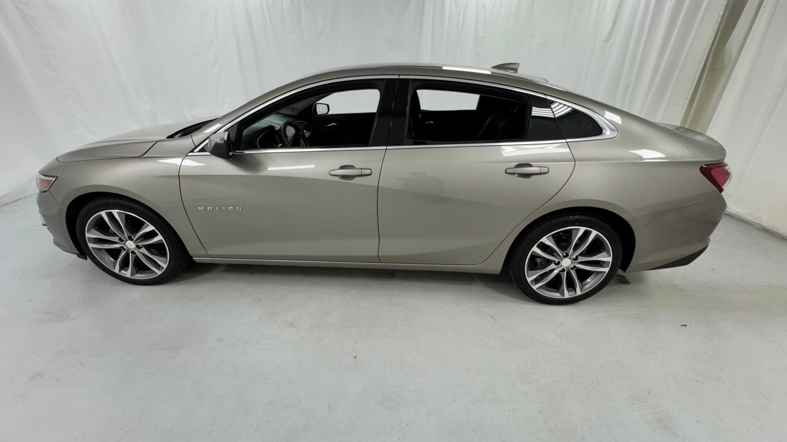 Used 2022 Chevrolet Malibu LT FWD image 6