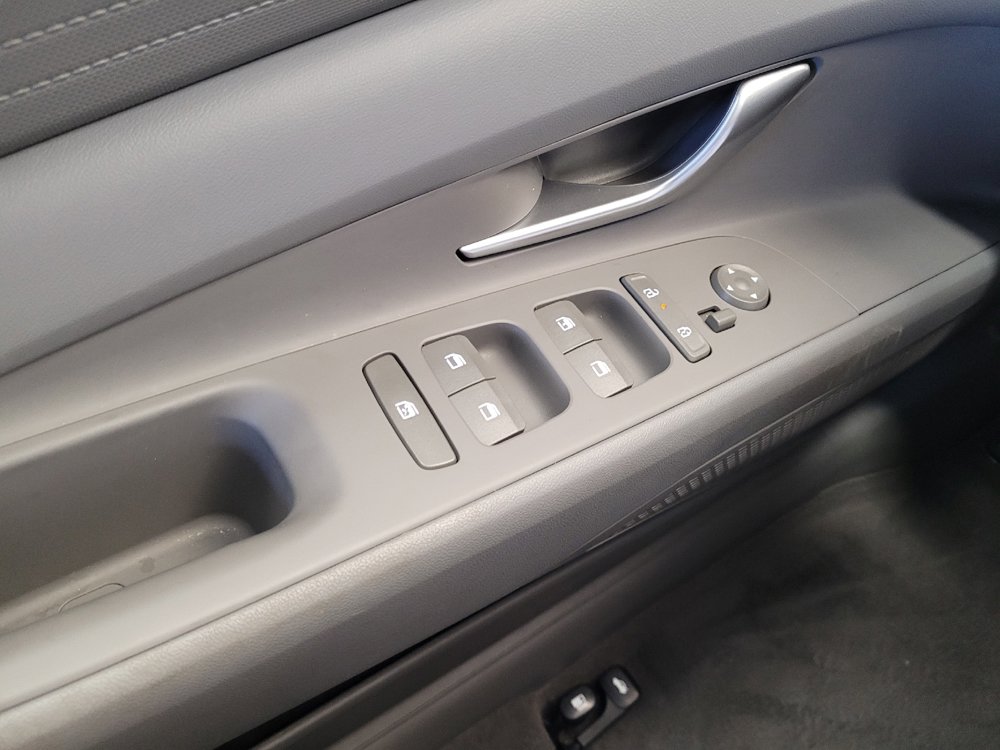 Used 2025 Hyundai Elantra SE FWD image 27