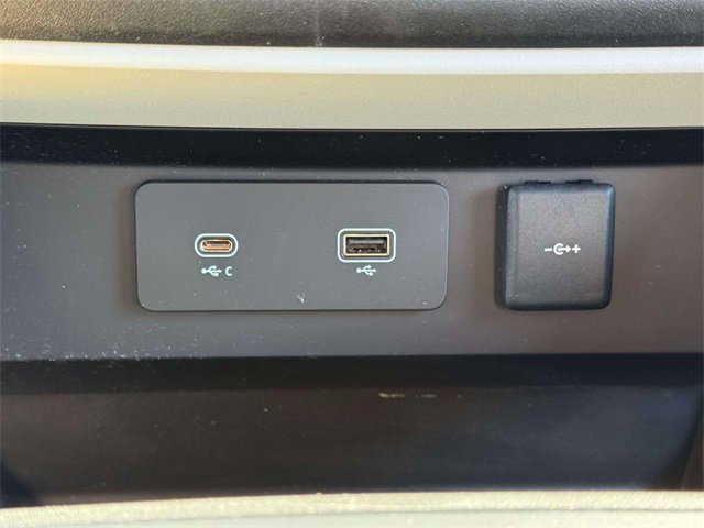 Used 2023 Land Rover Defender 110 X-Dynamic SE image 33