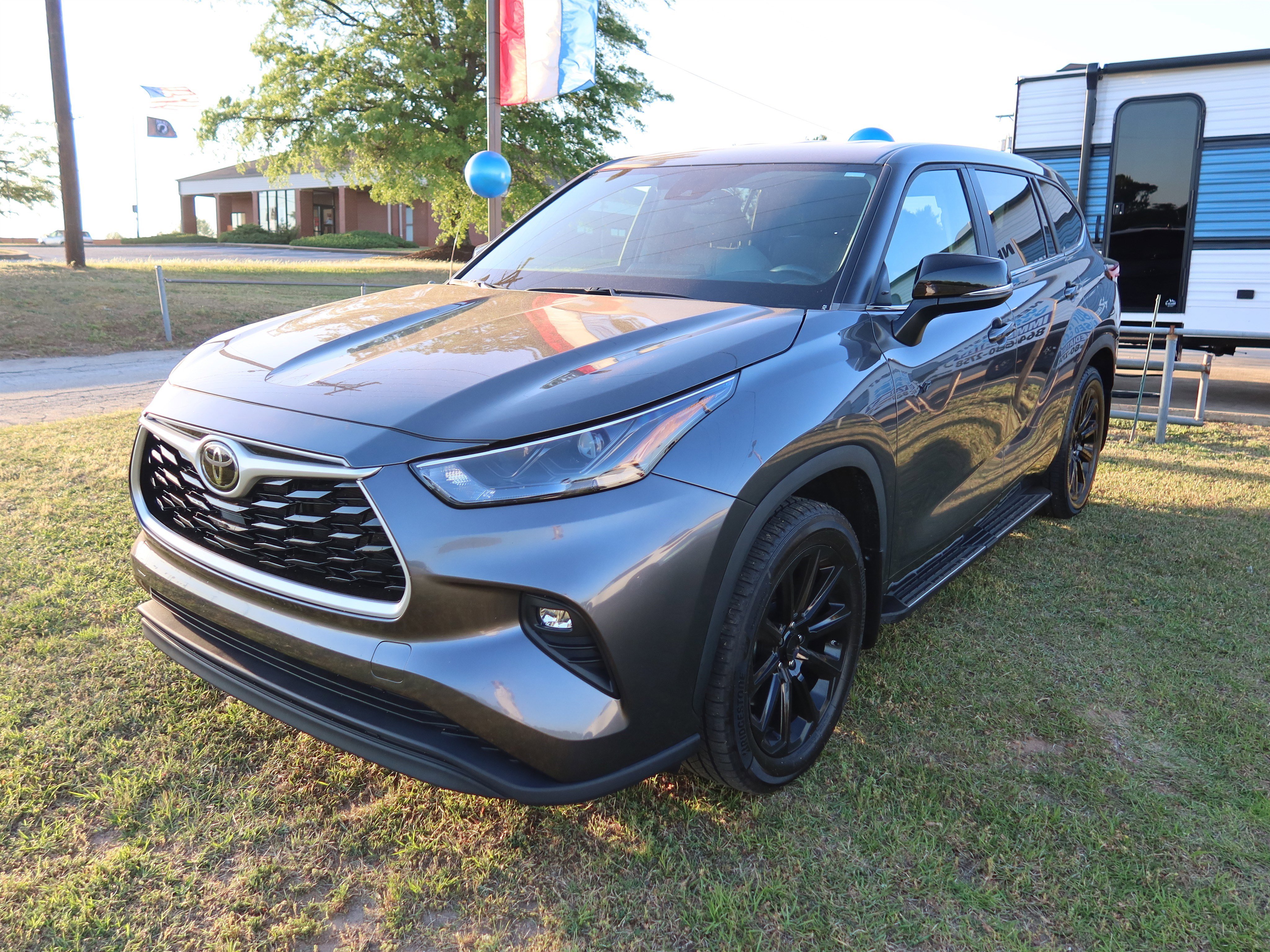 Used 2023 Toyota Highlander LE image 9