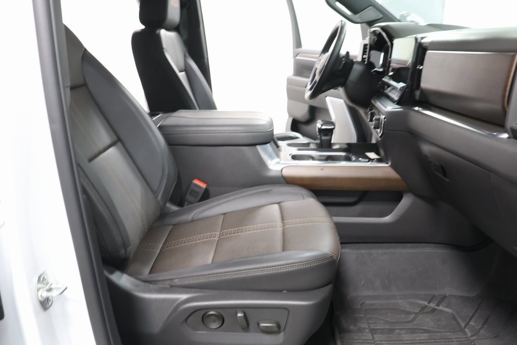 Used 2025 Chevrolet Silverado 1500 High Country w/ Technology Package image 18