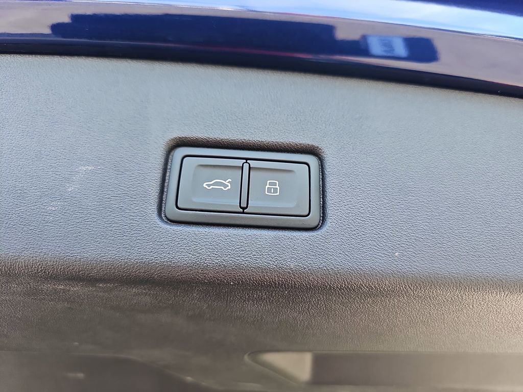 Used 2023 Audi Q4 e-tron Premium Plus w/ Premium Plus image 17