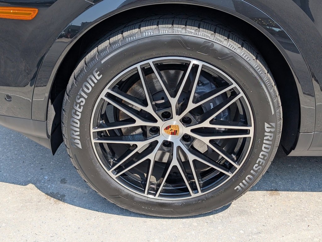 Certified 2025 Porsche Cayenne image 31