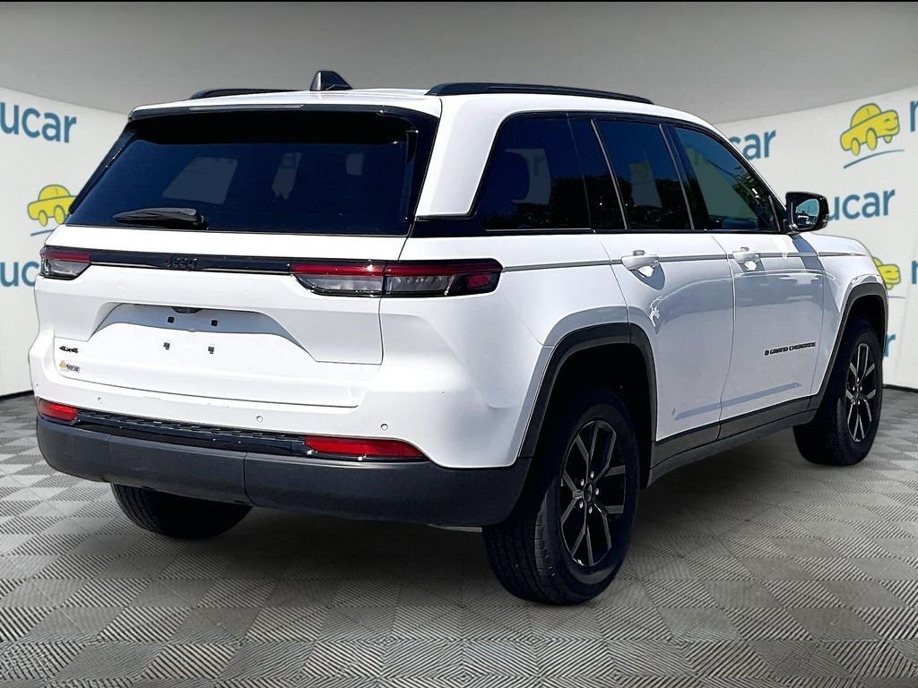 Used 2025 Jeep Grand Cherokee Altitude AWD/4WD image 6