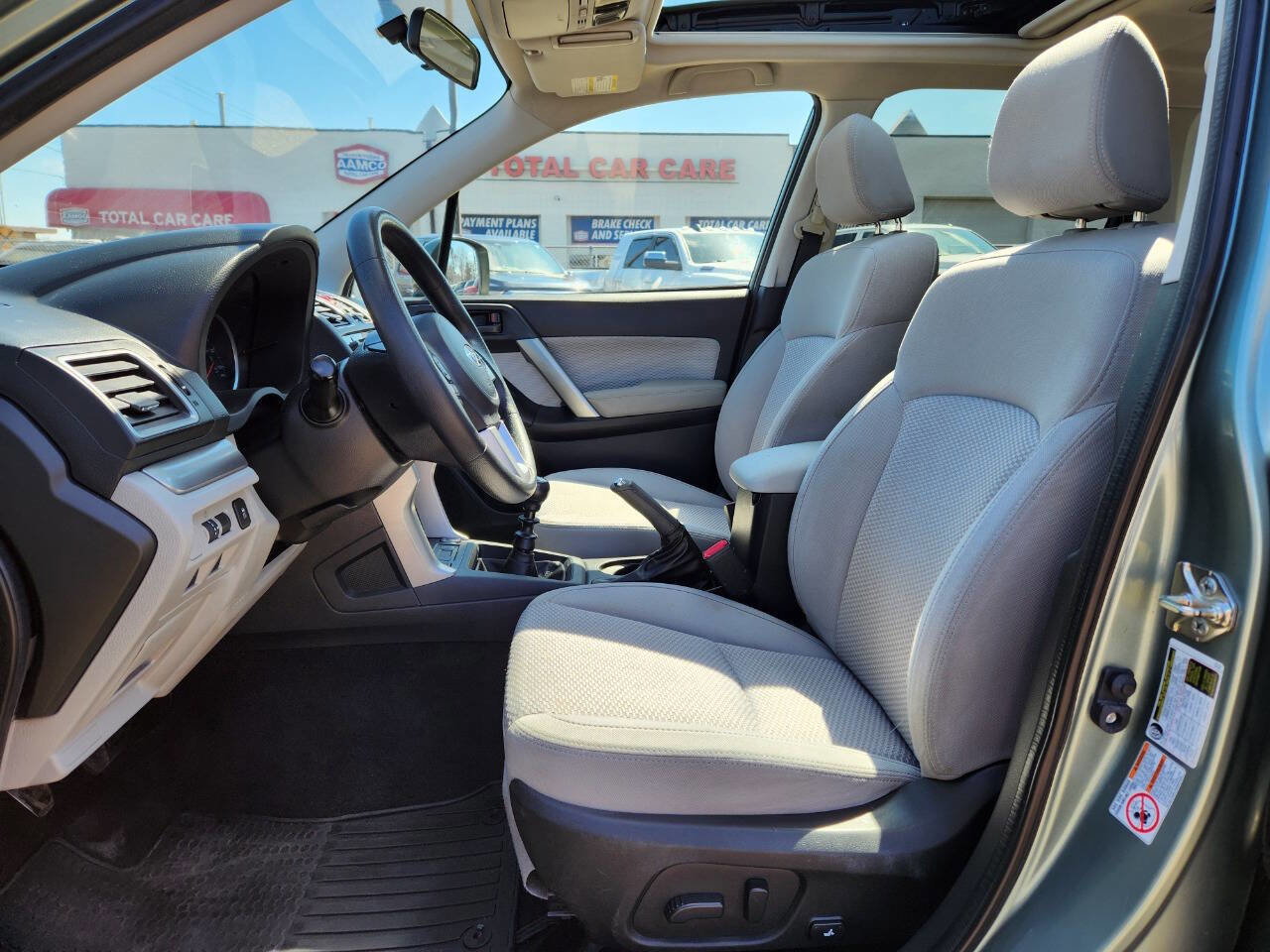 Used 2017 Subaru Forester 2.5i Premium AWD/4WD image 12