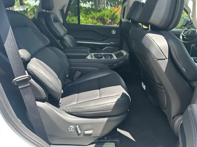 New 2026 Lincoln Navigator Reserve AWD/4WD image 16