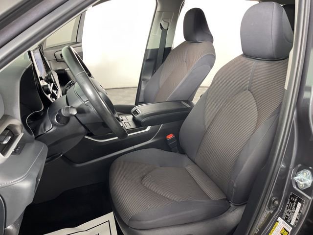 Used 2024 Toyota Highlander LE image 18
