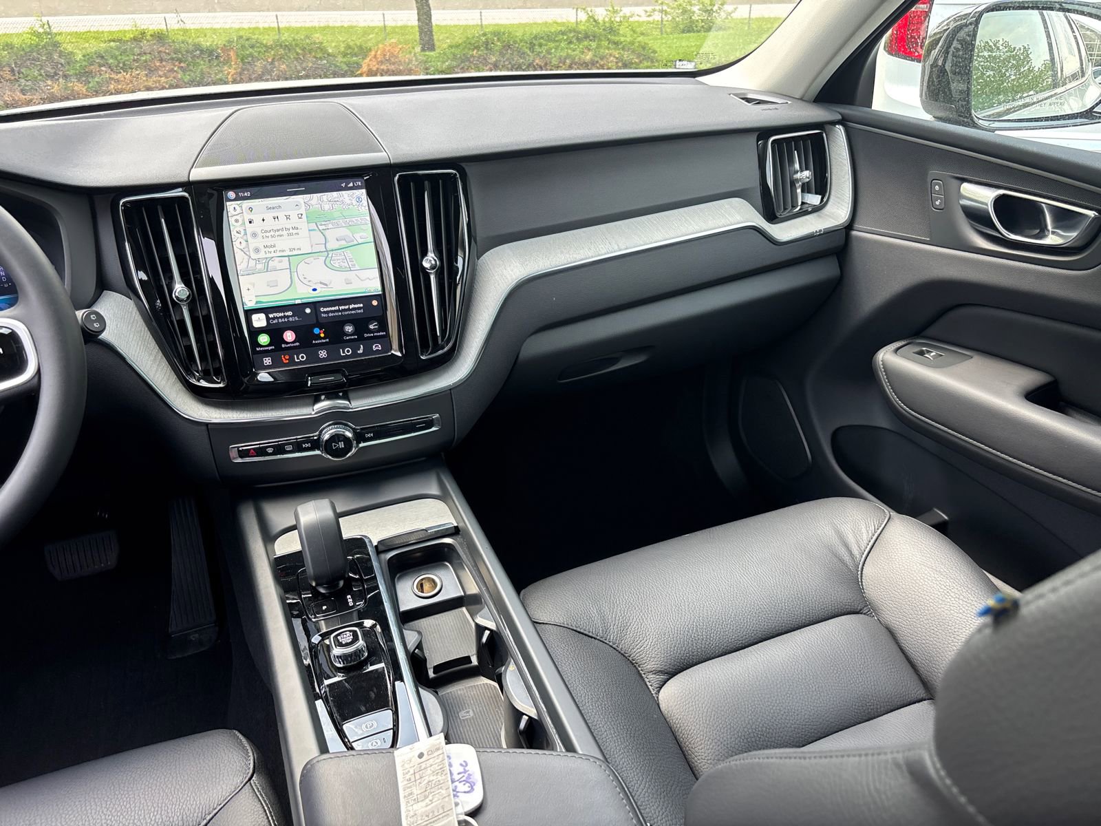 Used 2025 Volvo XC60 T8 Plus w/ Protection Package Premier AWD/4WD image 30