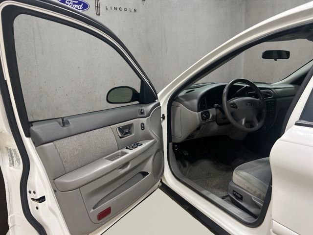 Used 2000 Ford Taurus SES FWD image 11