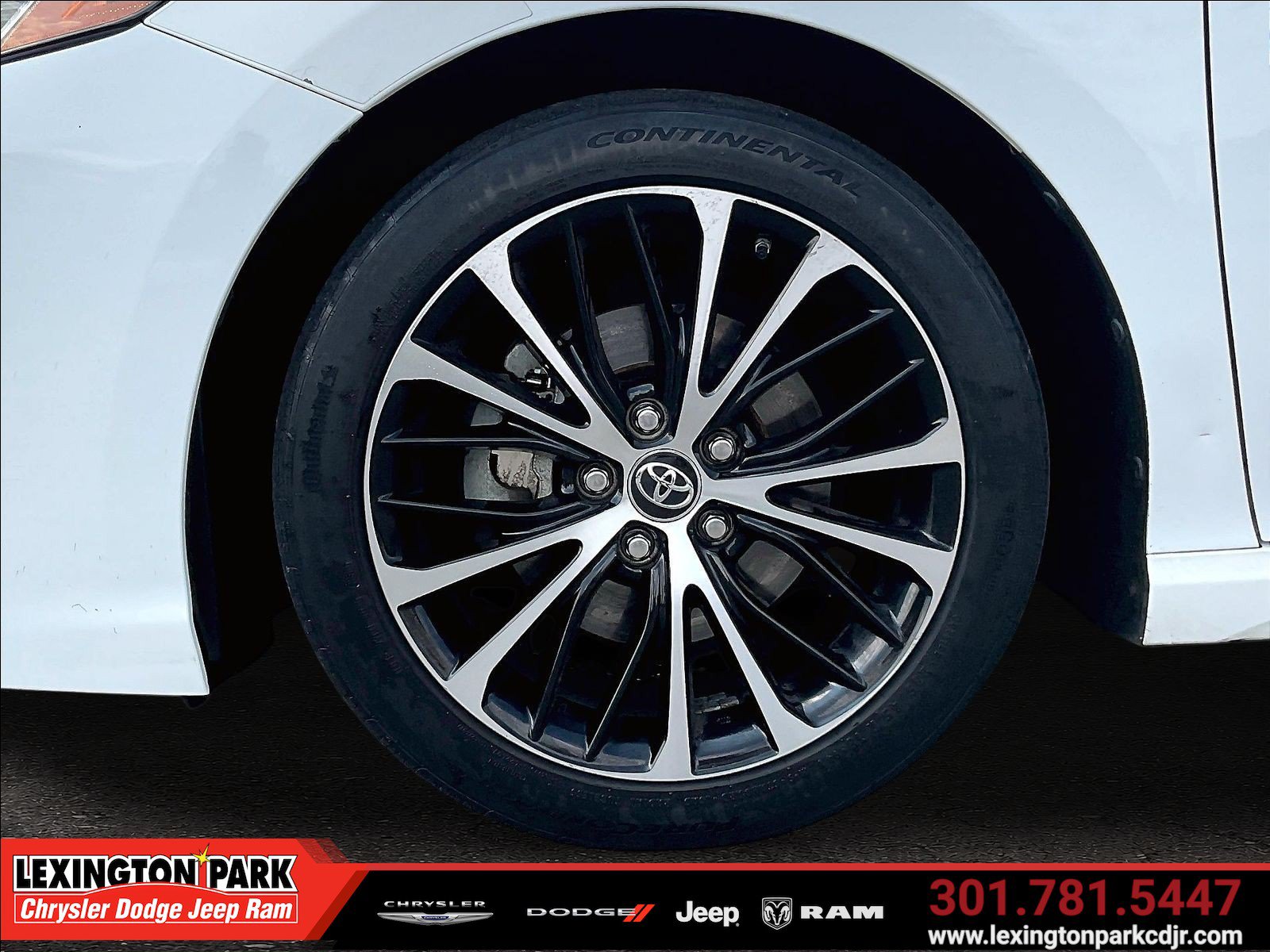 Used 2018 Toyota Camry SE FWD image 33