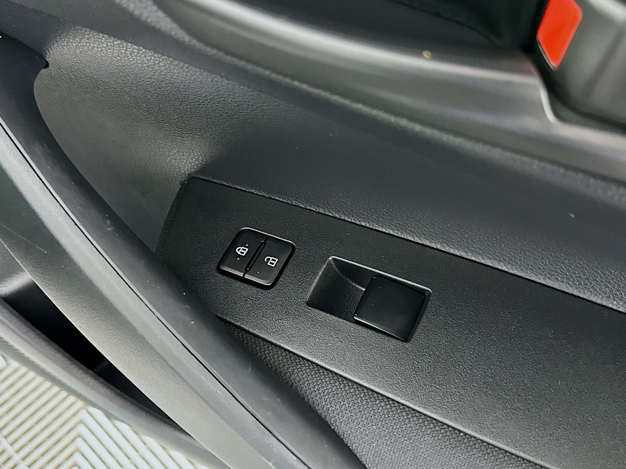 Used 2022 Toyota Corolla LE FWD image 28