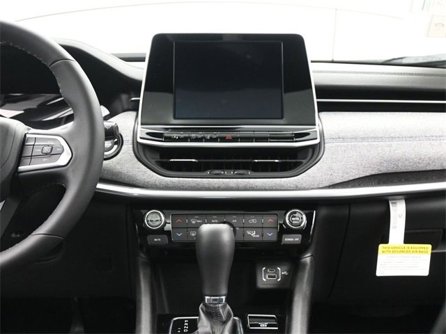 New 2025 Jeep Compass Latitude w/ Sun & Sound Group image 25