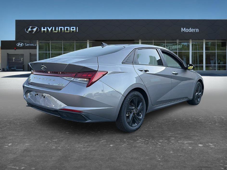 Used 2022 Hyundai Elantra Blue w/ Preferred Accessory Package FWD image 4