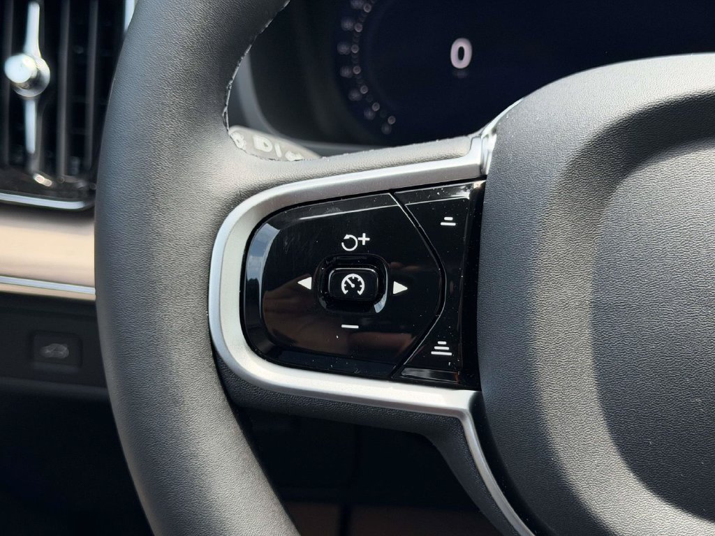 New 2026 Volvo XC90 B6 Plus w/ Protection Package Premier AWD/4WD image 8