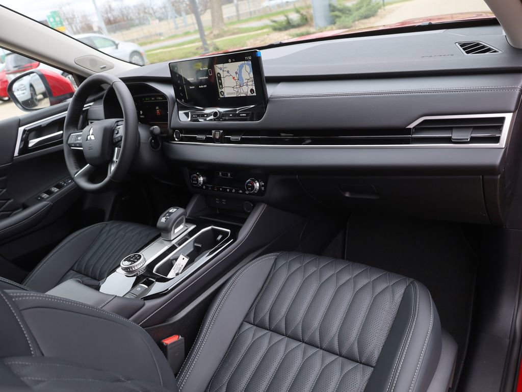 New 2025 Mitsubishi Outlander SEL image 16