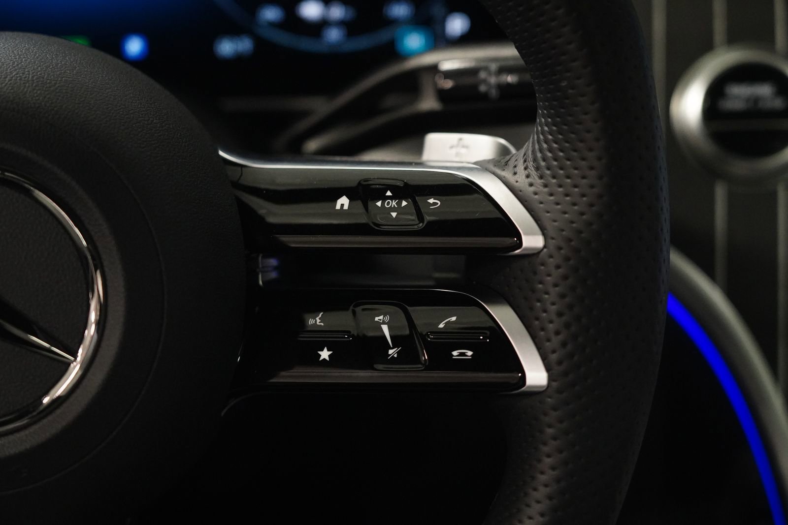 Used 2025 Mercedes-Benz GLC 350e 4MATIC image 18