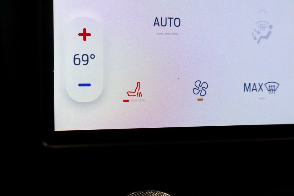 Used 2023 Ford Edge SEL image 4