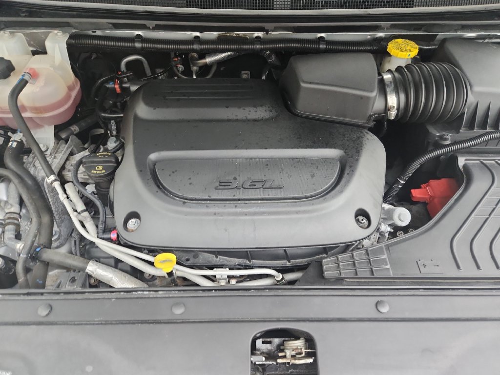Certified 2024 Chrysler Pacifica Touring-L FWD image 38
