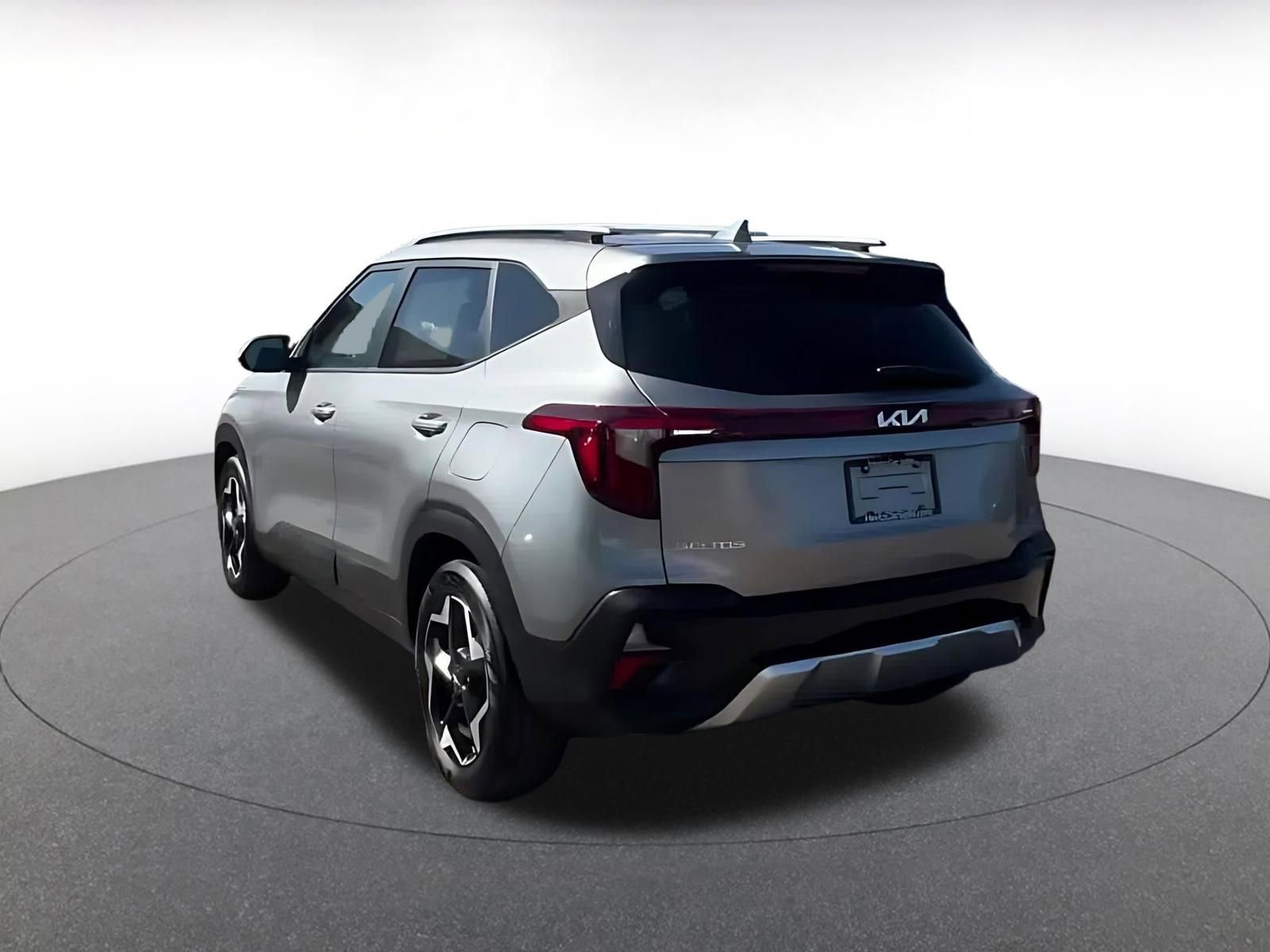 Used 2025 Kia Seltos S image 11