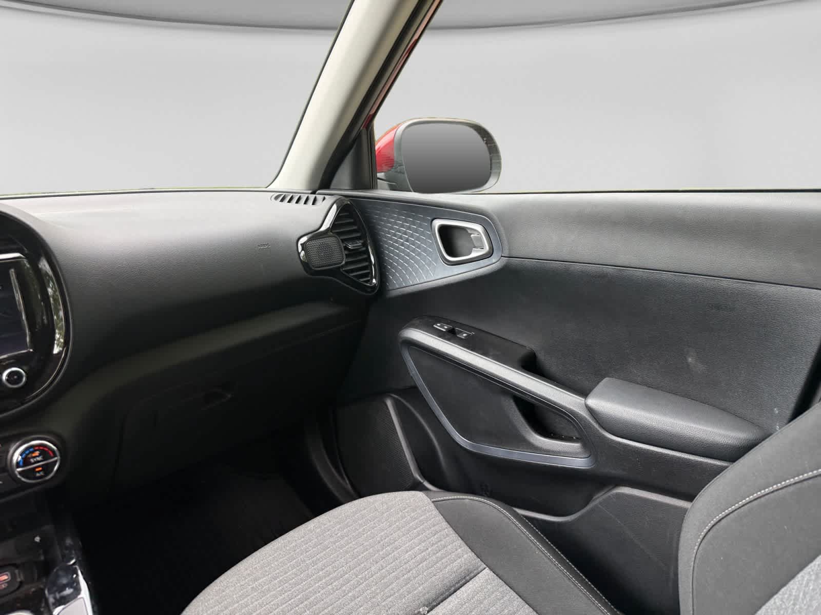 Used 2022 Kia Soul S FWD image 19