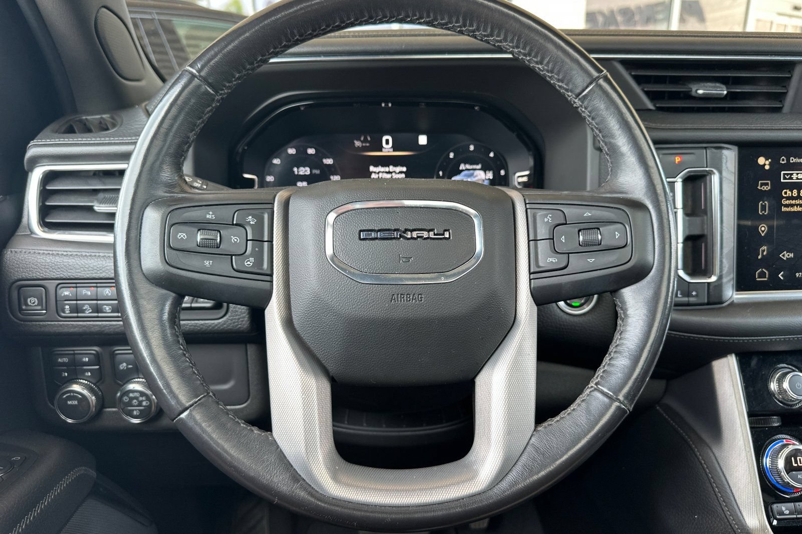 Used 2022 GMC Yukon Denali AWD/4WD image 32