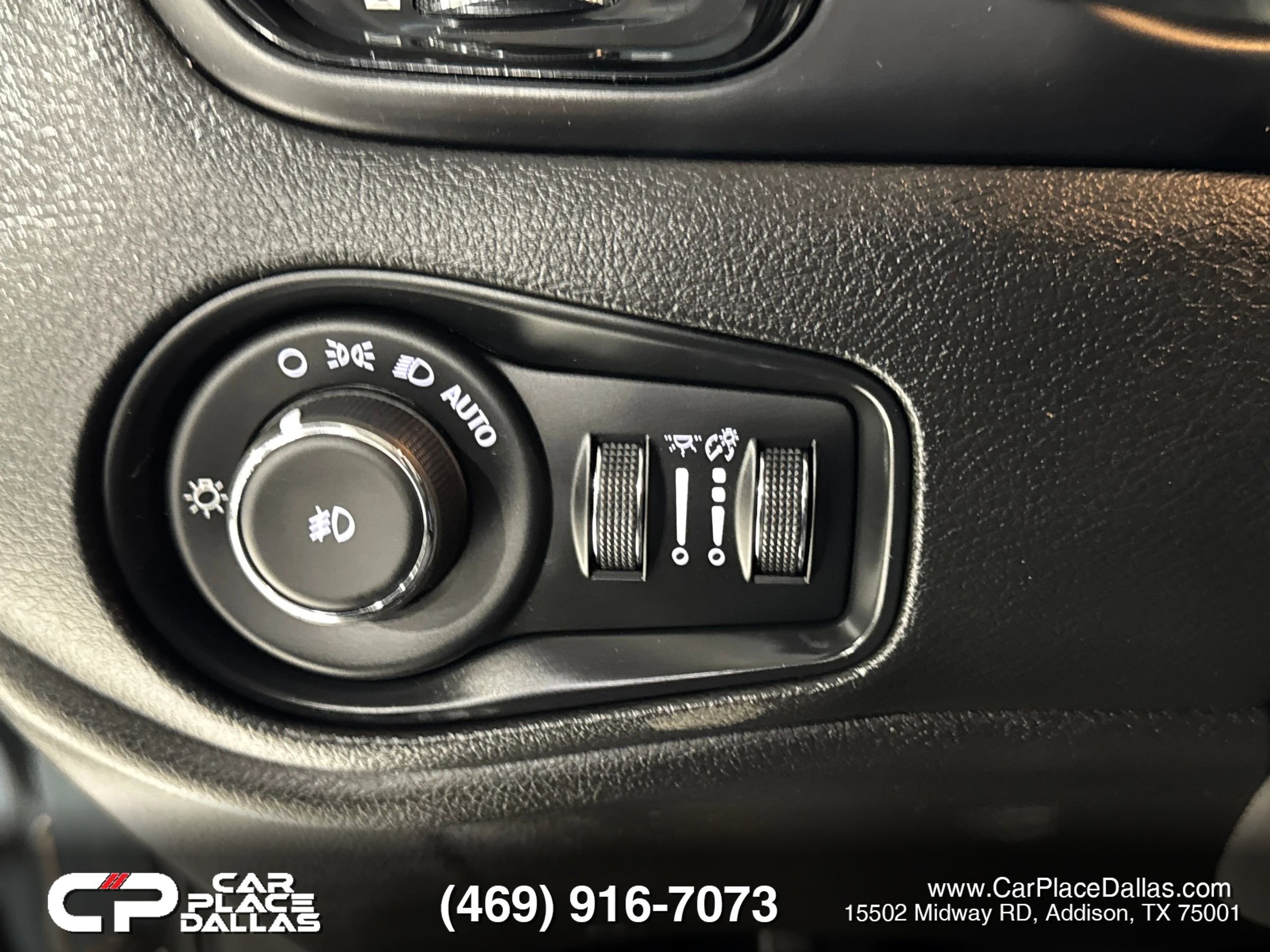 Used 2017 Jeep Renegade Altitude image 29