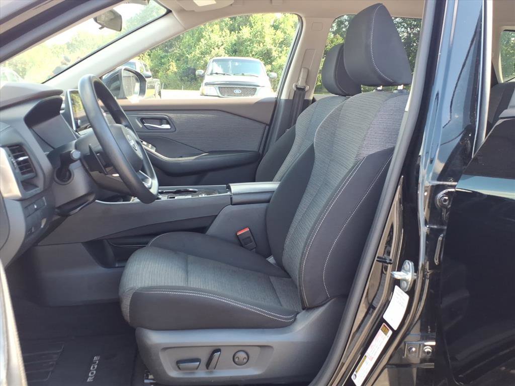 Used 2023 Nissan Rogue SV image 13