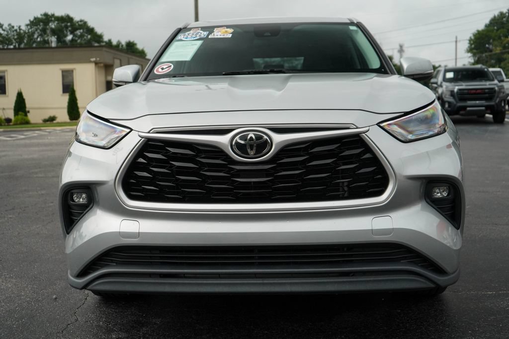 Used 2023 Toyota Highlander LE AWD/4WD image 16