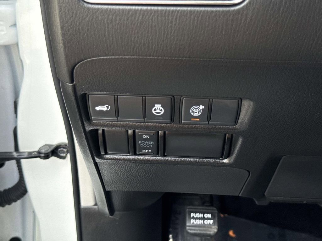 Used 2024 Nissan Armada SL w/ Captain's Chairs Package image 31