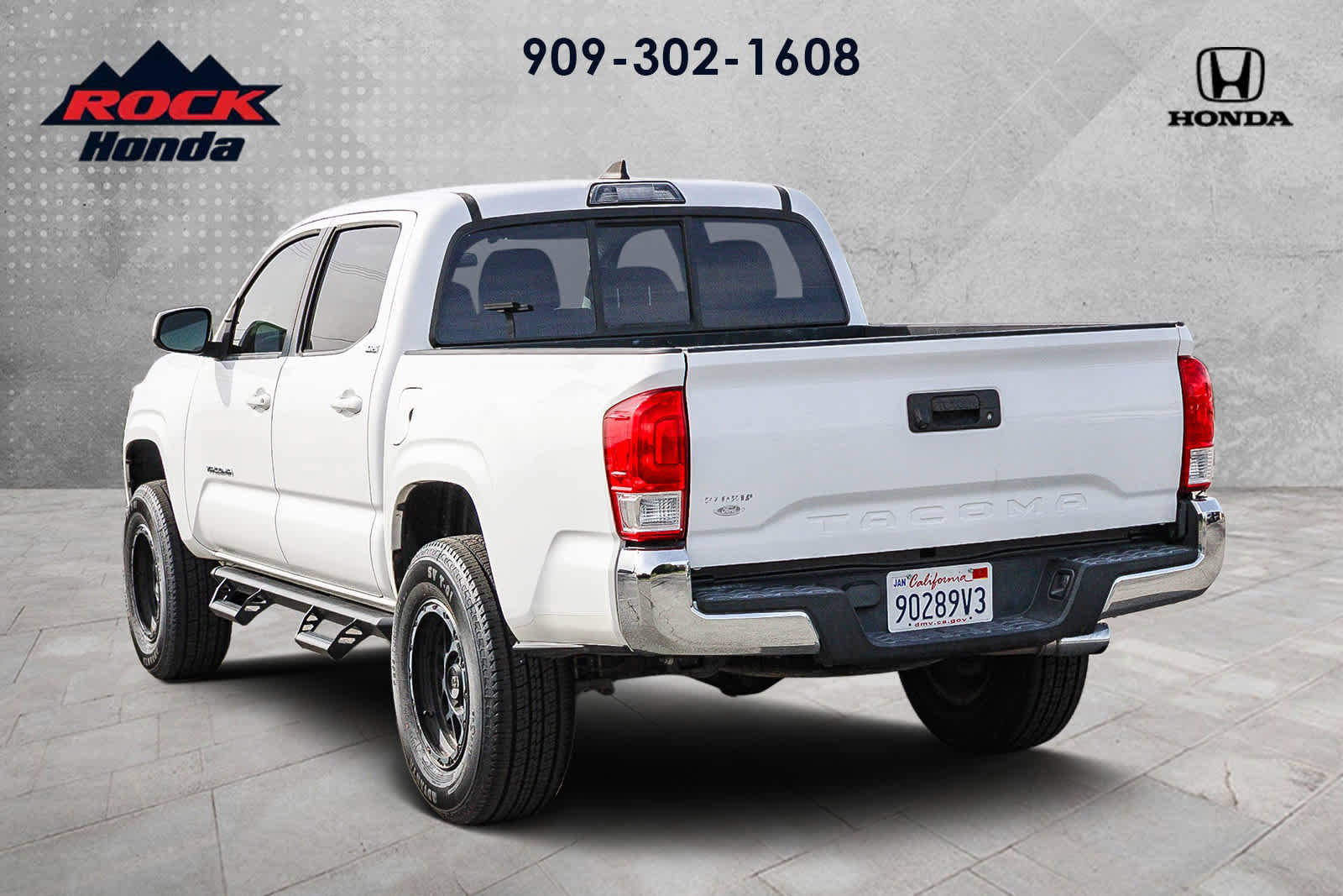 Used 2017 Toyota Tacoma SR5 image 6